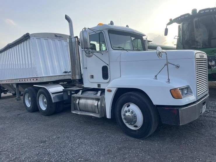 1999-freightliner-fld120-image-4