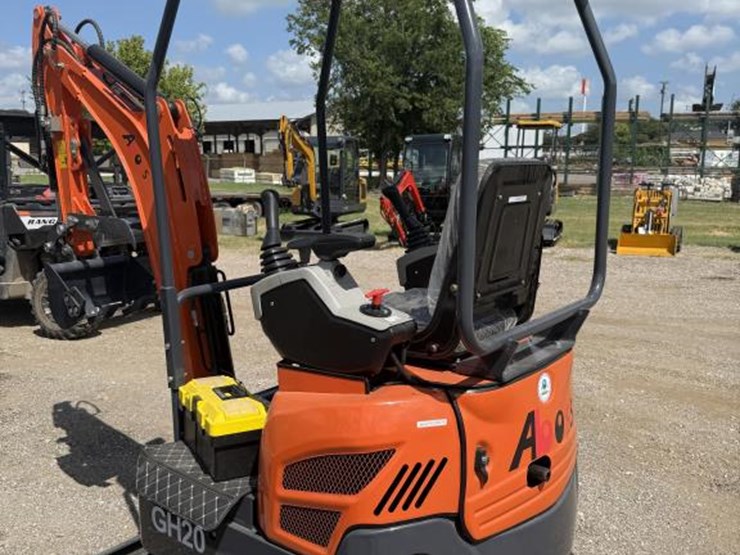#133-•-mini-excavator---model:-15-kw-image-3