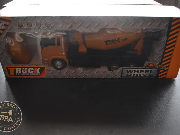 future-toy-remote-control-concrete-truck-36510-image-1