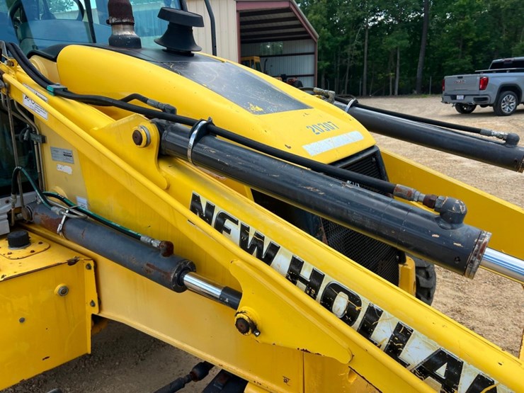2011-new-holland-b95b-image-6