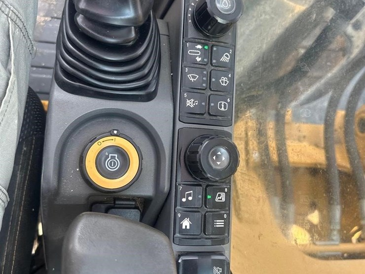 2021-caterpillar-323-image-30