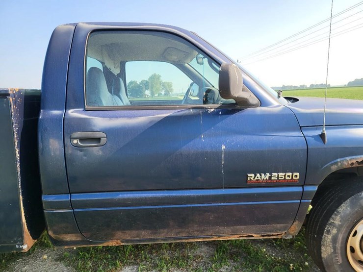 2002-dodge-2500-image-35