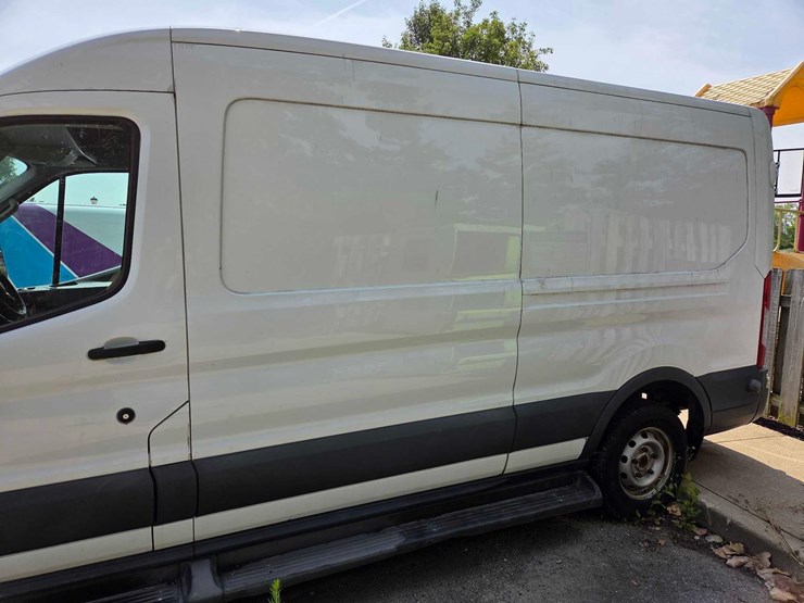 2016-ford-transit-t-250-van-image-3