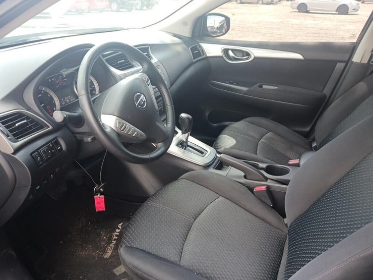 2014-nissan-sentra-runs/moves-s-image-5