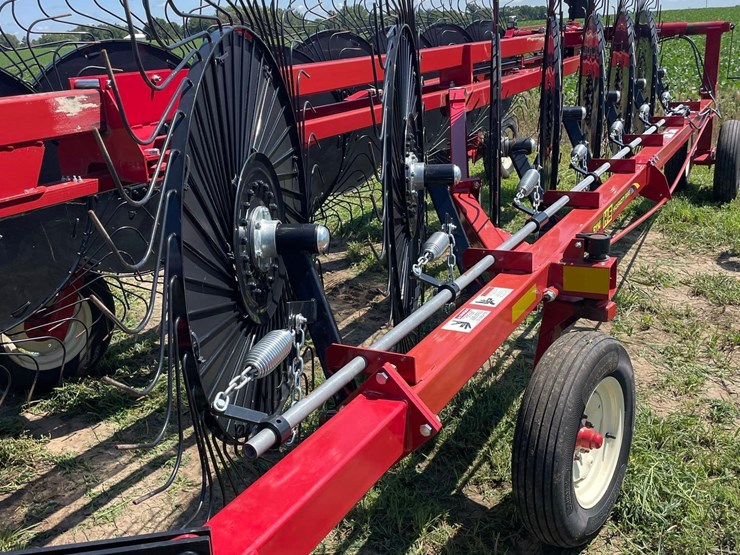 2023-h&s-14-wheel-v-rake-1-owner-image-34