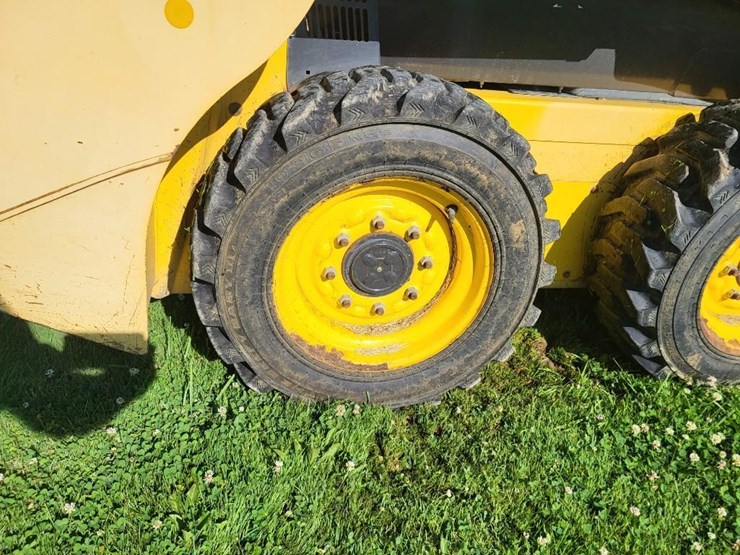 2014-new-holland-l216-image-15