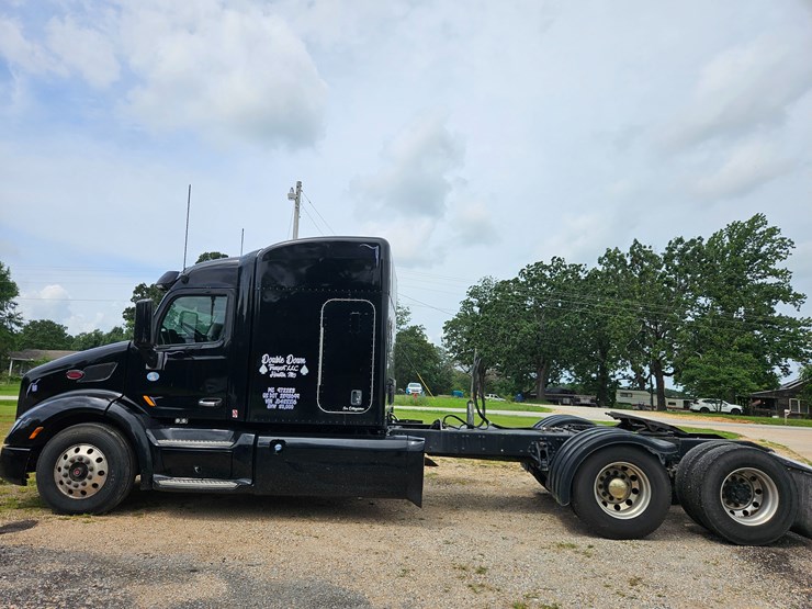2018-peterbilt-579-image-8