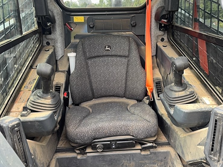 2023-deere-331g-image-12
