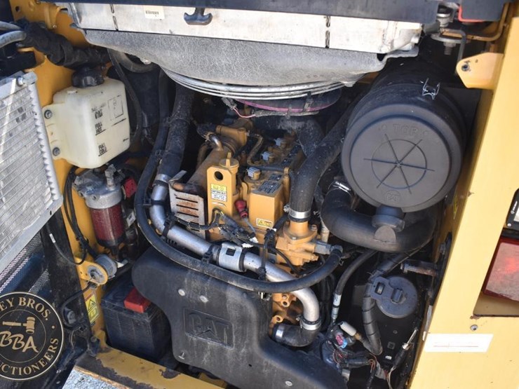 2018-caterpillar-262d-image-44