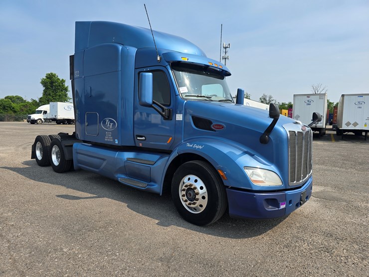 2019-peterbilt-579-image-38
