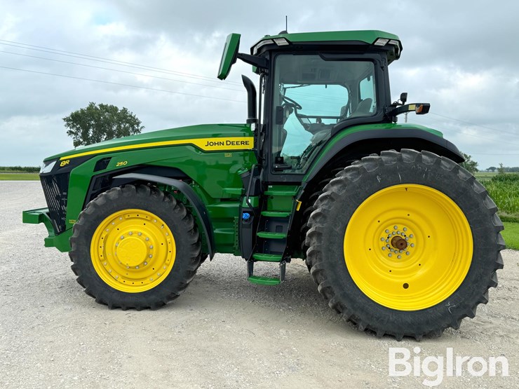 2023-john-deere-8r-250-image-8