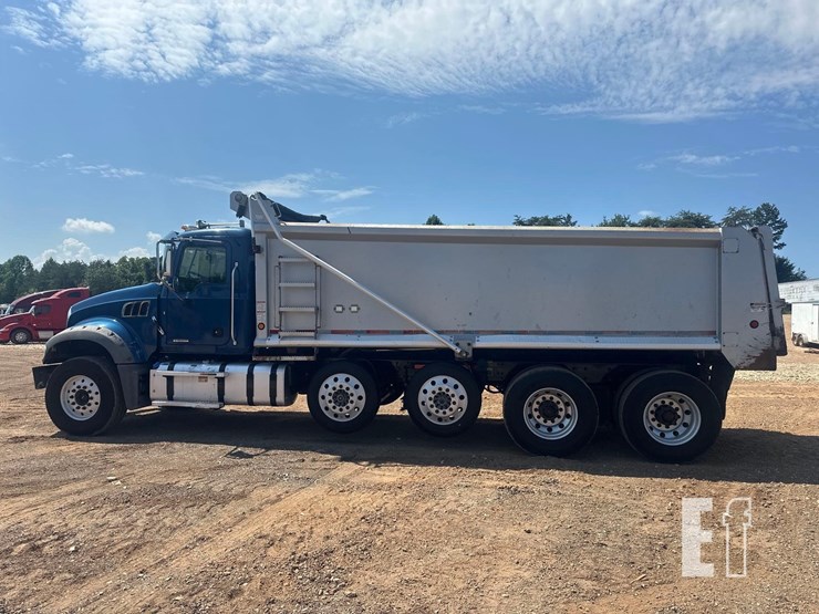 2021-mack-granite-64fr-image-8
