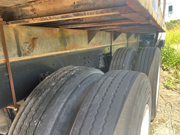 chevrolet-c8500-flat-bed-with-a-moffet-kit-image-9
