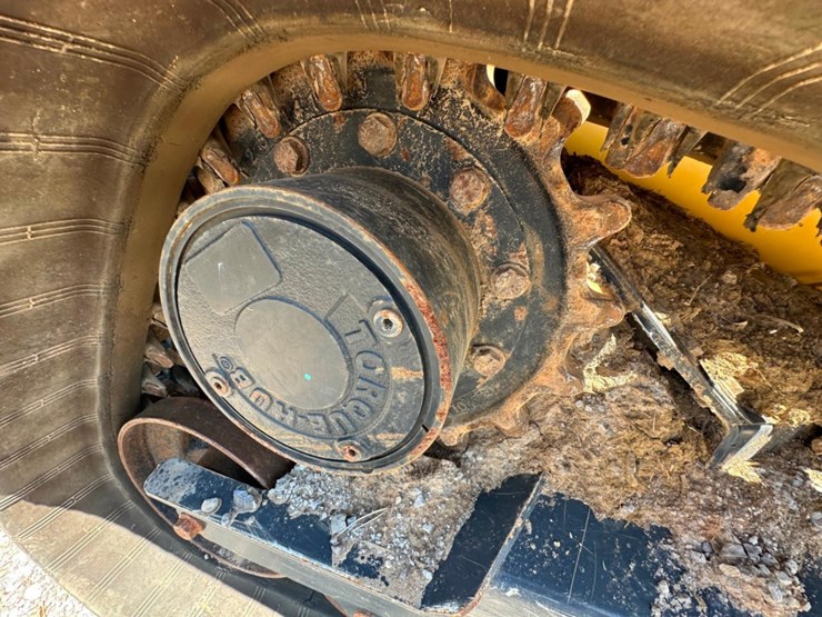 2021-deere-333g-image-32