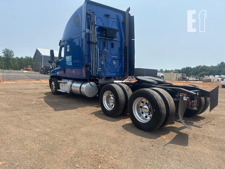 2015-freightliner-cascadia-125-image-6