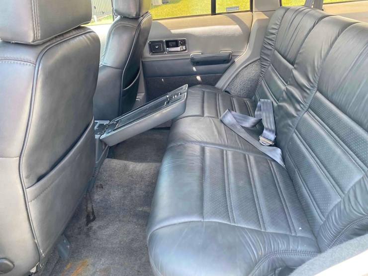 1992-jeep-cherokee limited--low-miles-image-15