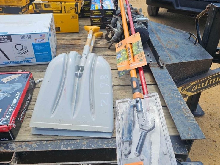2173---2-shovels,-brush,-&-pole-saw-image-5
