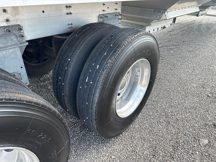 2022-40'-eby-grain-trailer-image-12