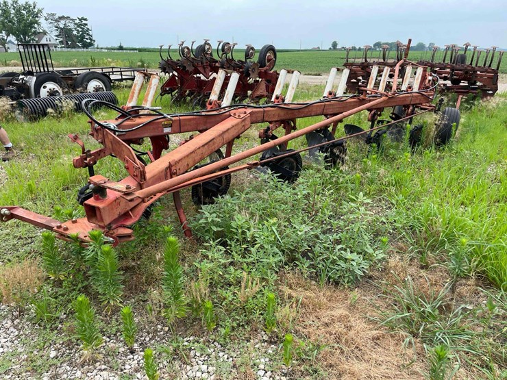 ih-720-6-bottom-plow-image-20