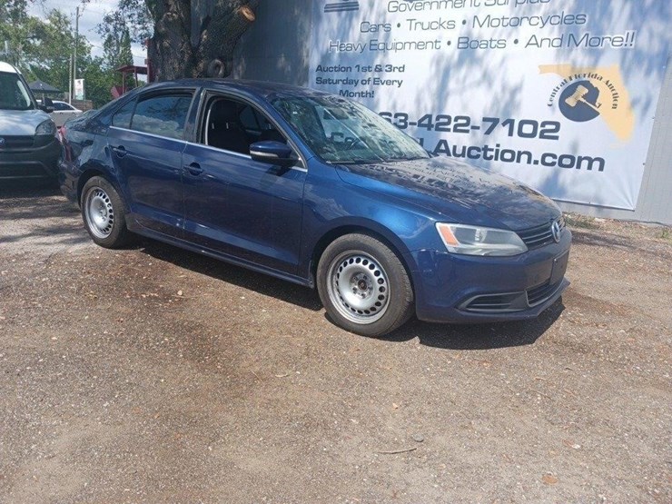 2013-volkswagen-jetta-runs/moves-se-pzev-image-2