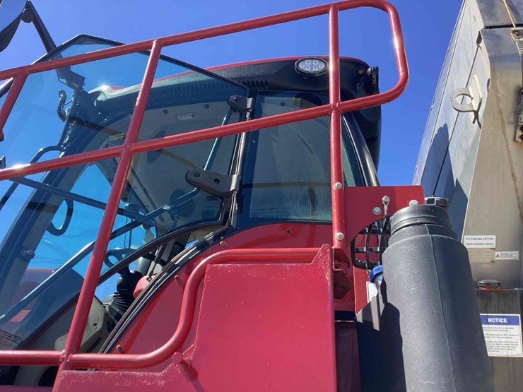 2021-case-trident-5550-spreader-image-16