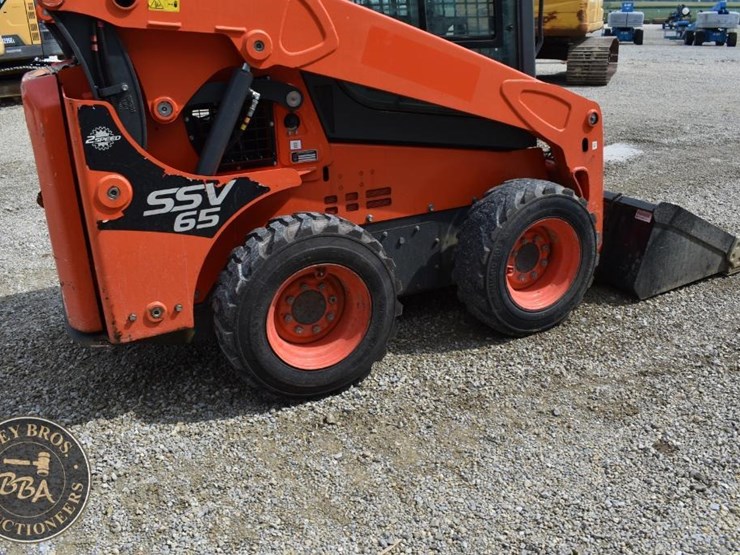 2020-kubota-ssv65-image-30