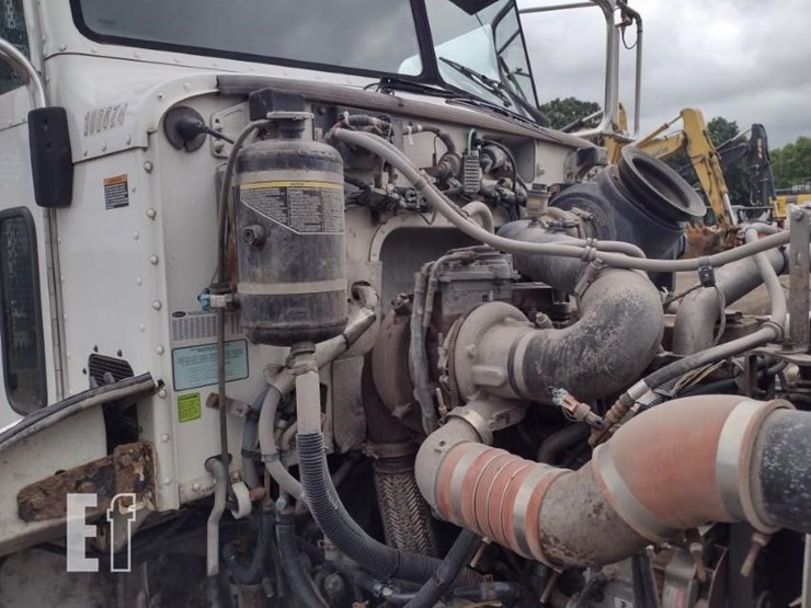 2013-peterbilt-337-image-17
