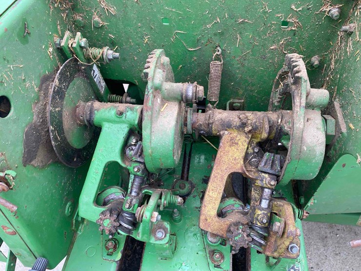 john-deere-336-baler-image-16
