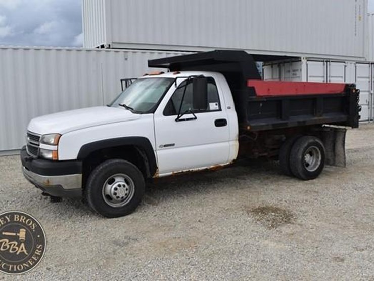2005-chevrolet-3500-image-1