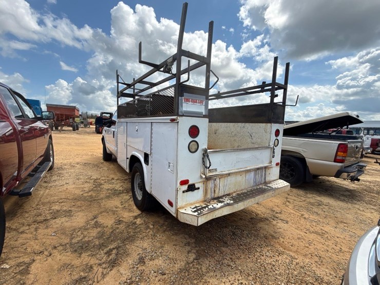 ford-f350-xl-image-3
