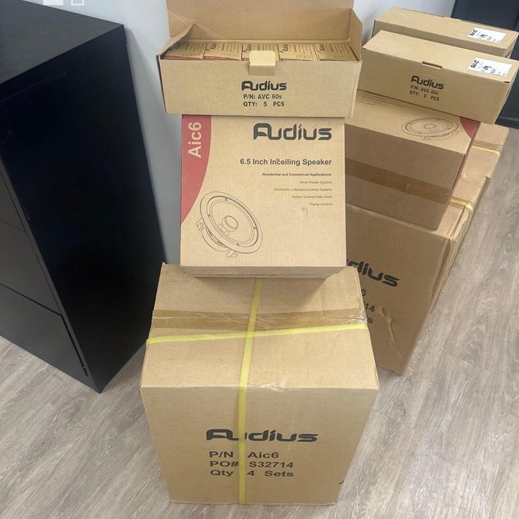 UNUSED AUDIUS VOLUME CONTROL & SPEAKER SET