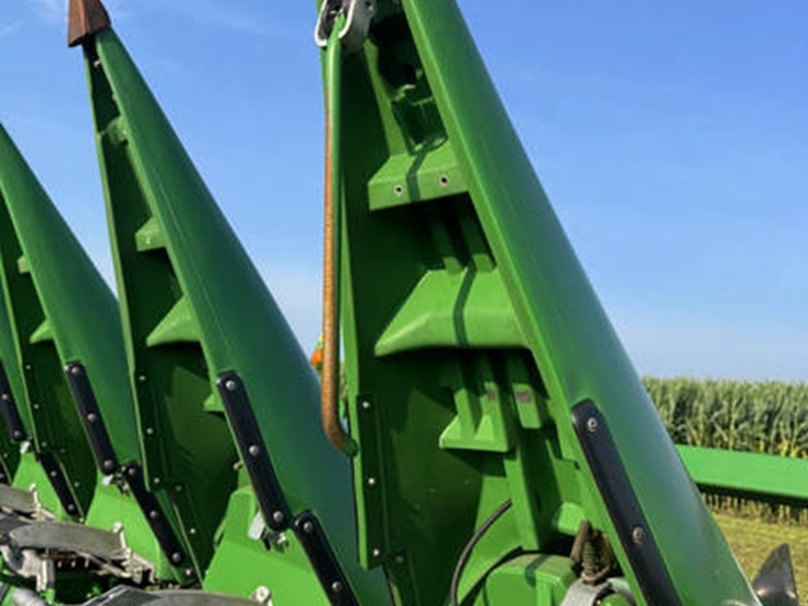2014-john-deere-608c-image-17