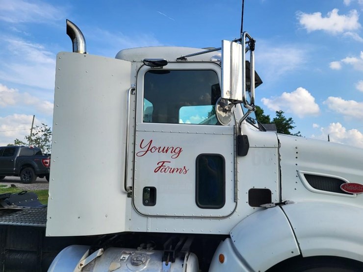 2008-peterbilt-384-image-34