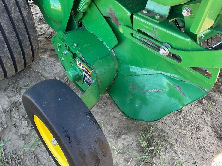 2023-john-deere-560m-image-13