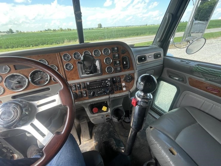 2007-peterbilt-388-image-14