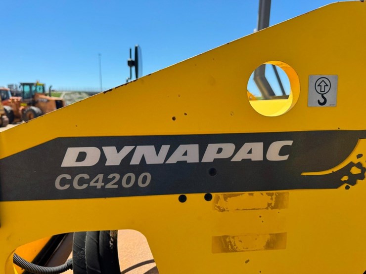 2014-dynapac-cc4200-image-10