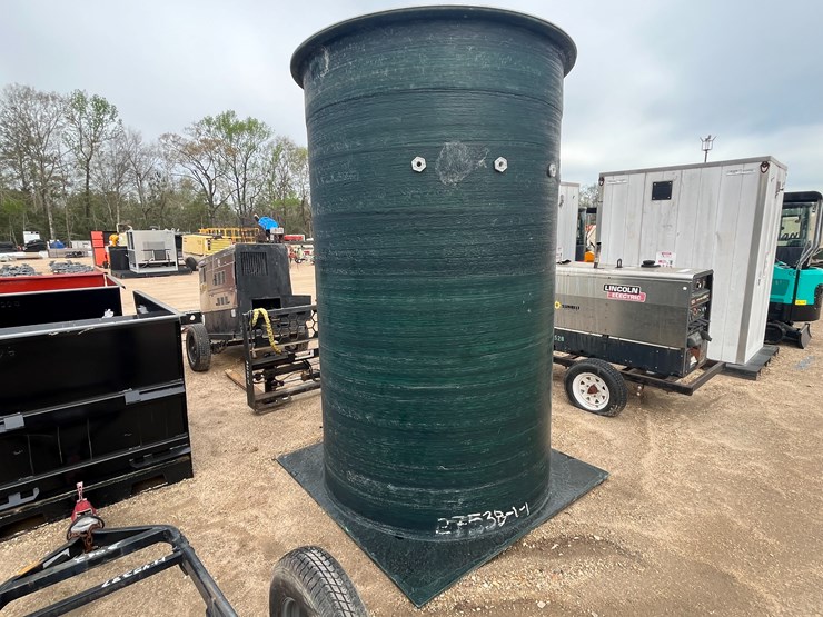 #47998-•-60-x-102-sanitary-lifting-station-image-2
