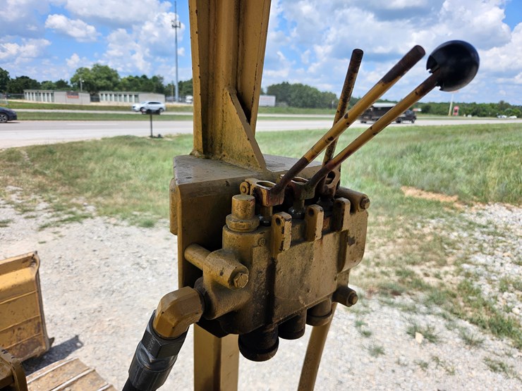 caterpillar-d4c-image-34