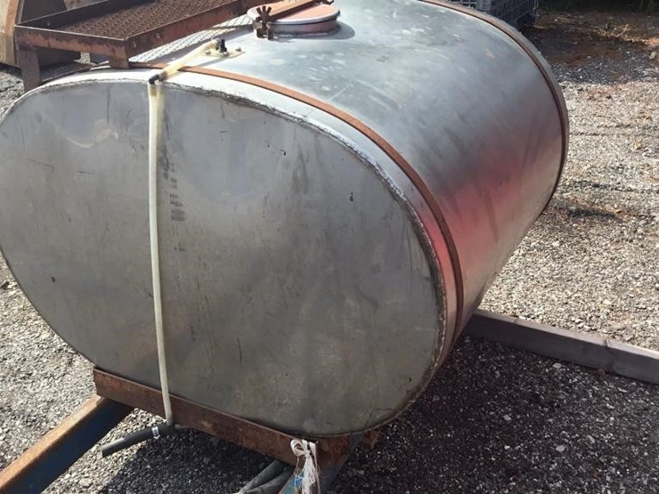 2--200-gallon-chem-farm-tanks-image-5
