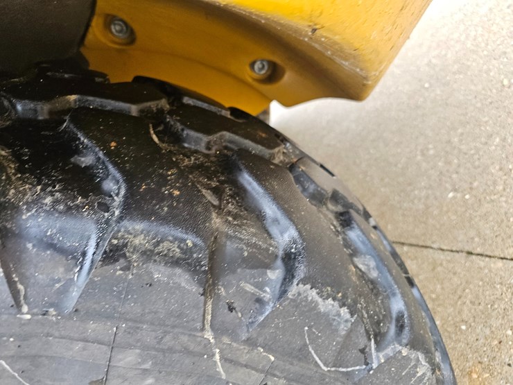 #17574-•-2024-deere-324-wheel-loader-image-41