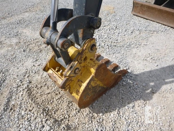 2021-deere-26g-image-16