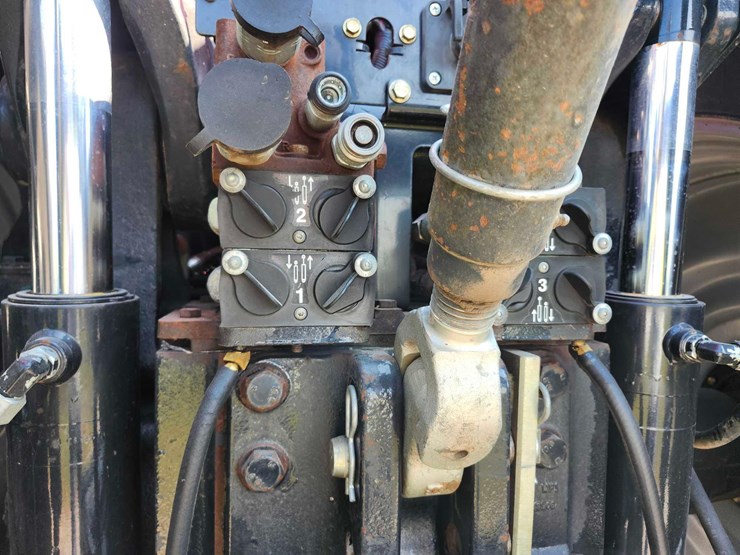 2009-case-ih-magnum-275-image-12
