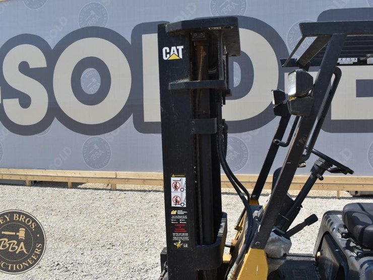 1996-caterpillar-gc30-image-32