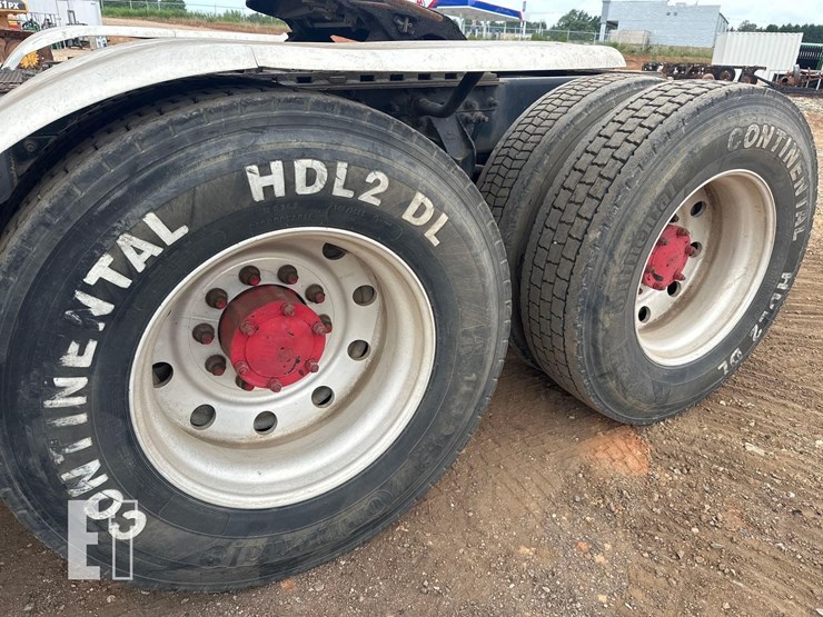 2001-mack-ch613-image-12
