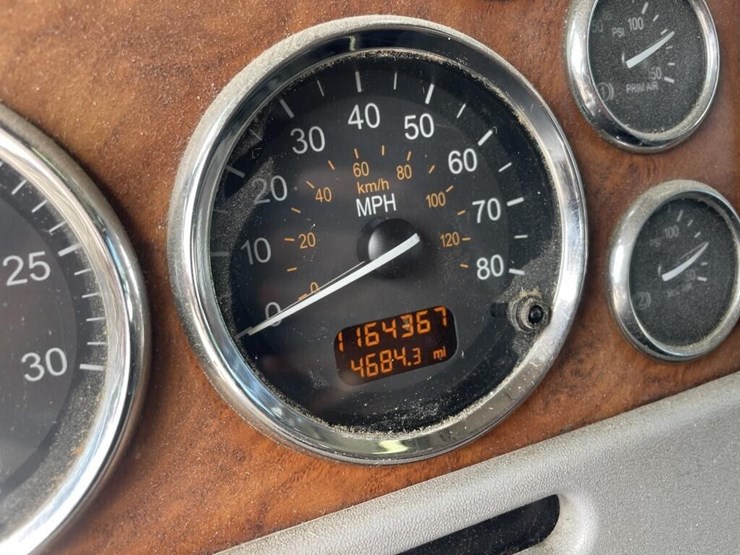 2007-peterbilt-388-image-19