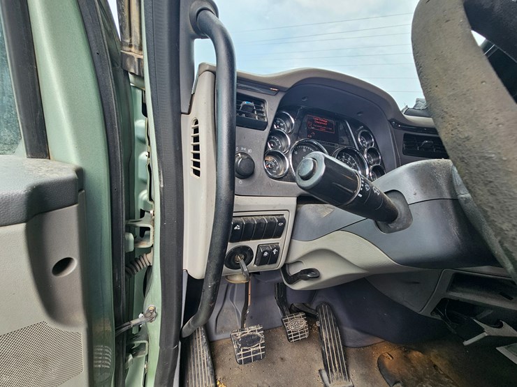 2016-peterbilt-579-image-50