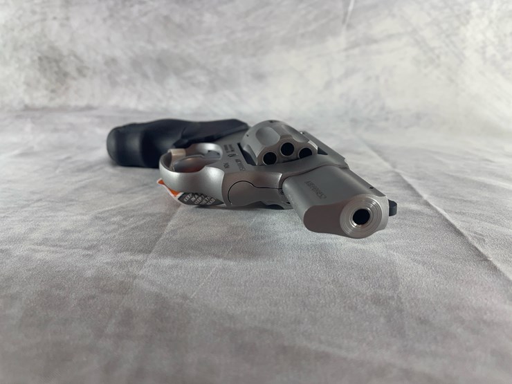 #4378-•-taurus-model-942-22-wmr-revolver,-sn:-ahd909852-image-4