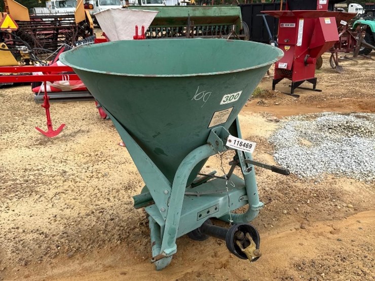 109---300-lb-fert-spreader-image-1