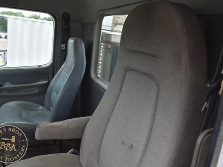 2002-freightliner-century-112-image-45