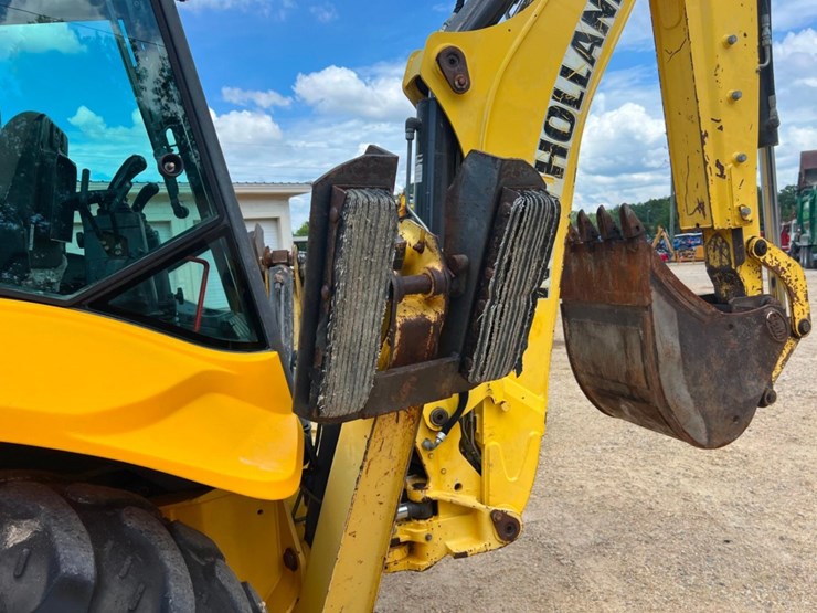 2011-new-holland-b95b-image-12